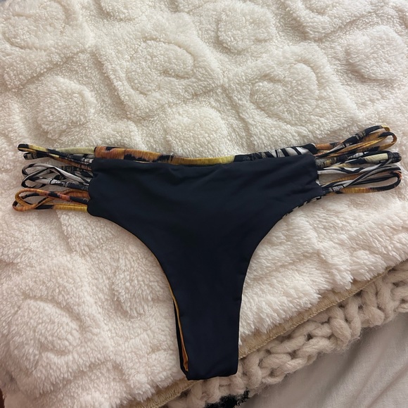 San Lorenzo reversible bikini bottoms Size XS/S - Picture 4 of 4